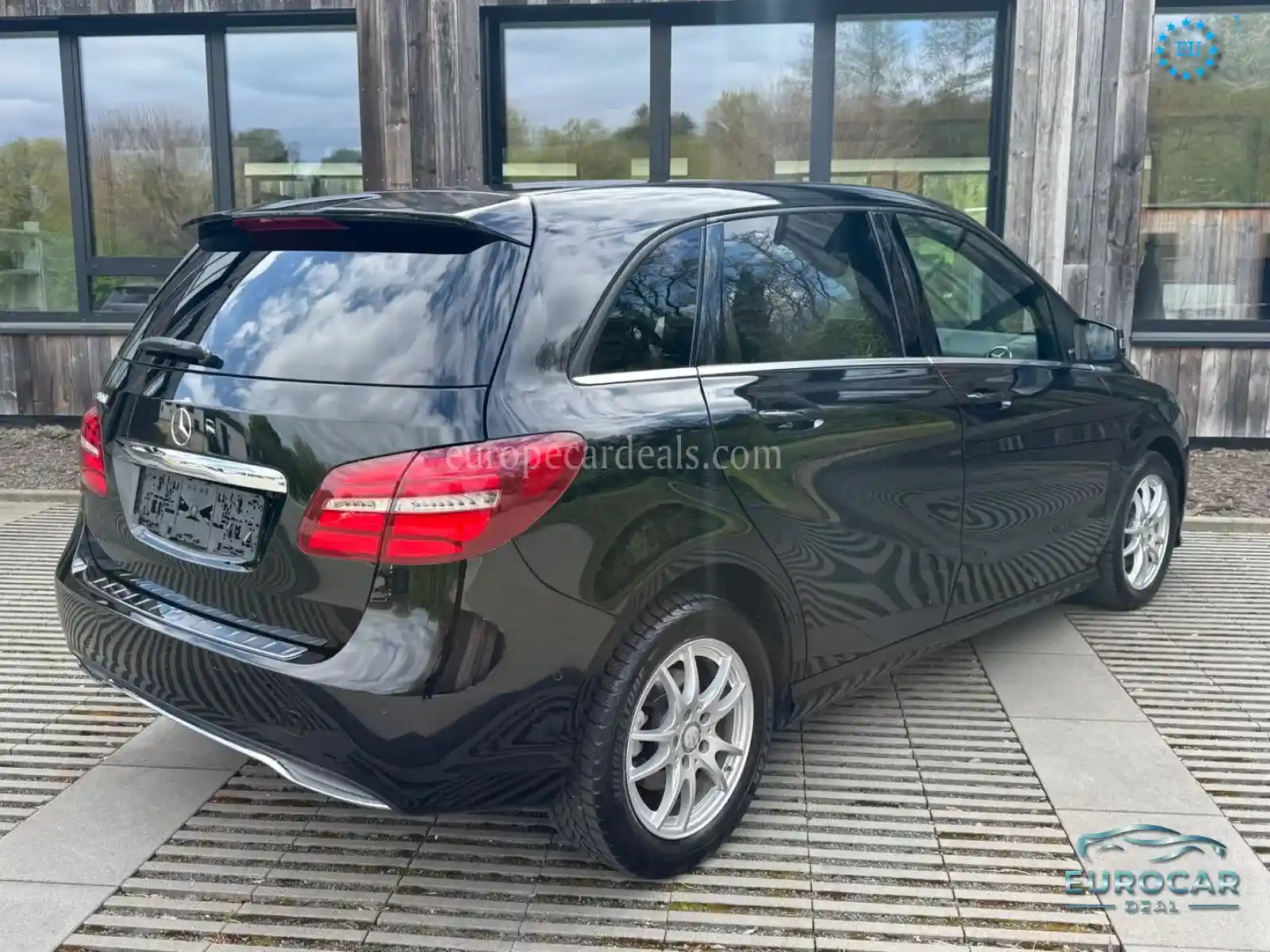 Mercedes-Benz B 180