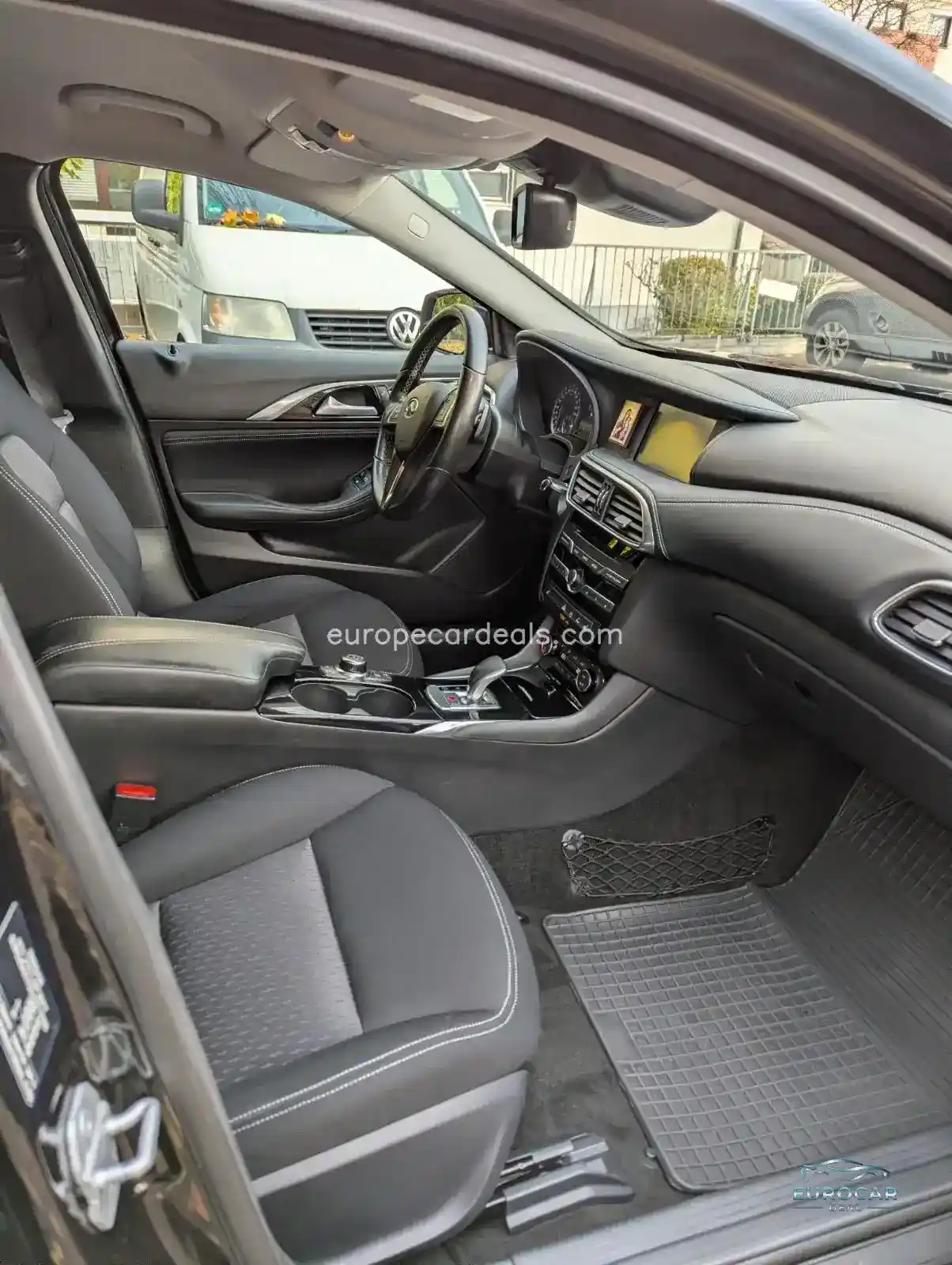 Infiniti Q30