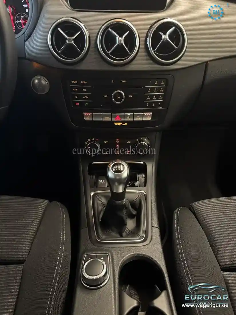 Mercedes-Benz B 180