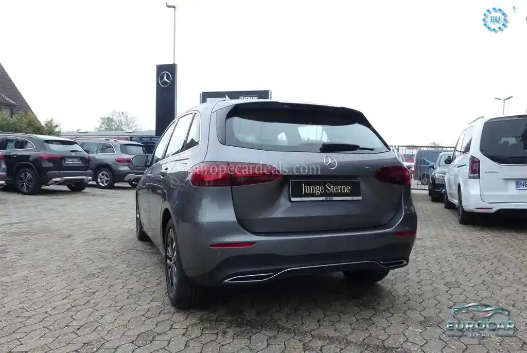 Mercedes-Benz B 180