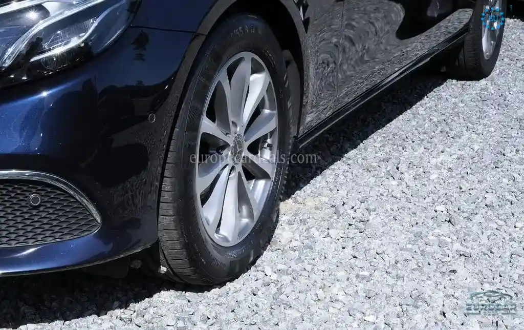 Mercedes-Benz E 200