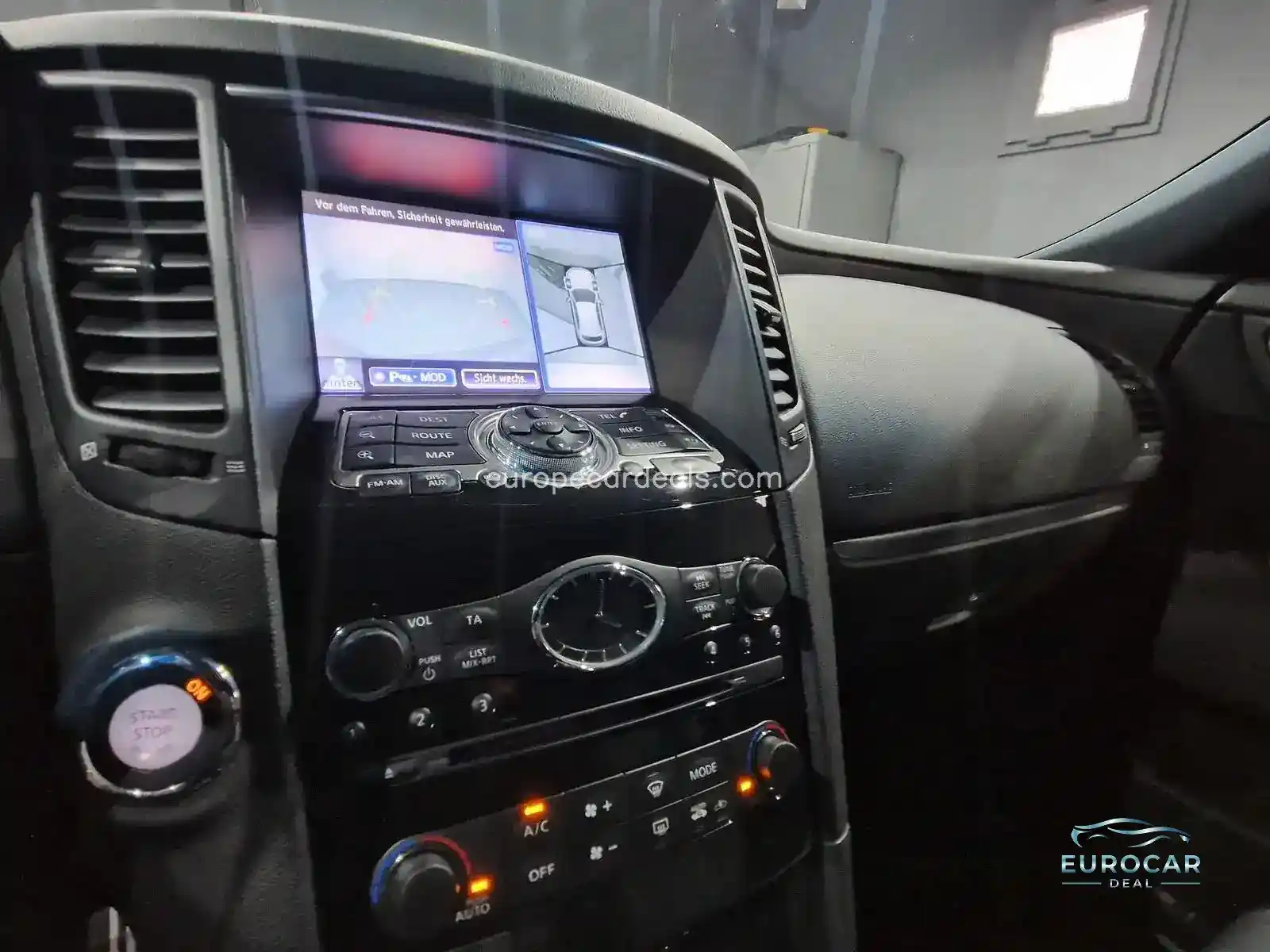 Infiniti QX70