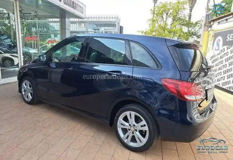 Mercedes-Benz B 180