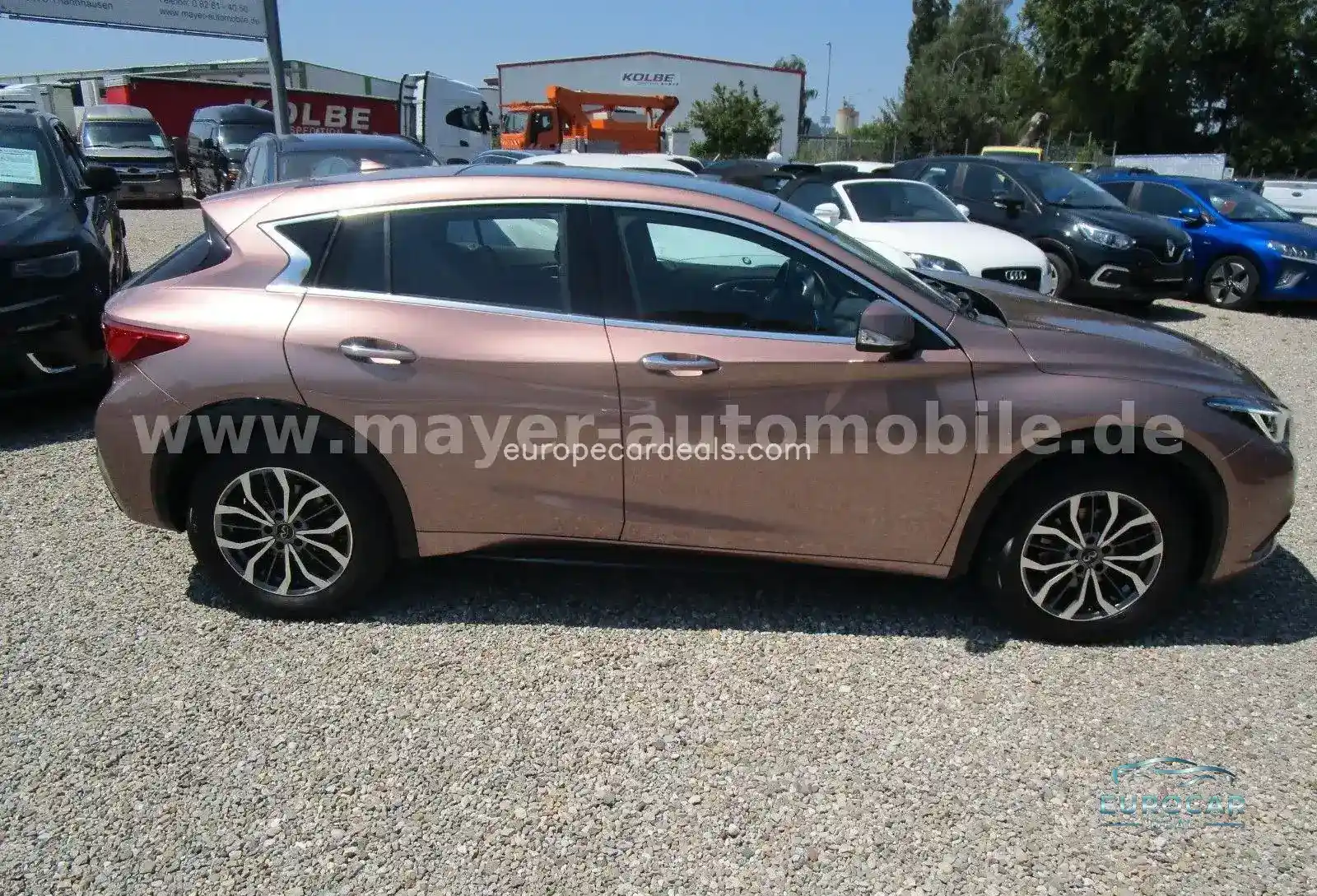 Infiniti Q30