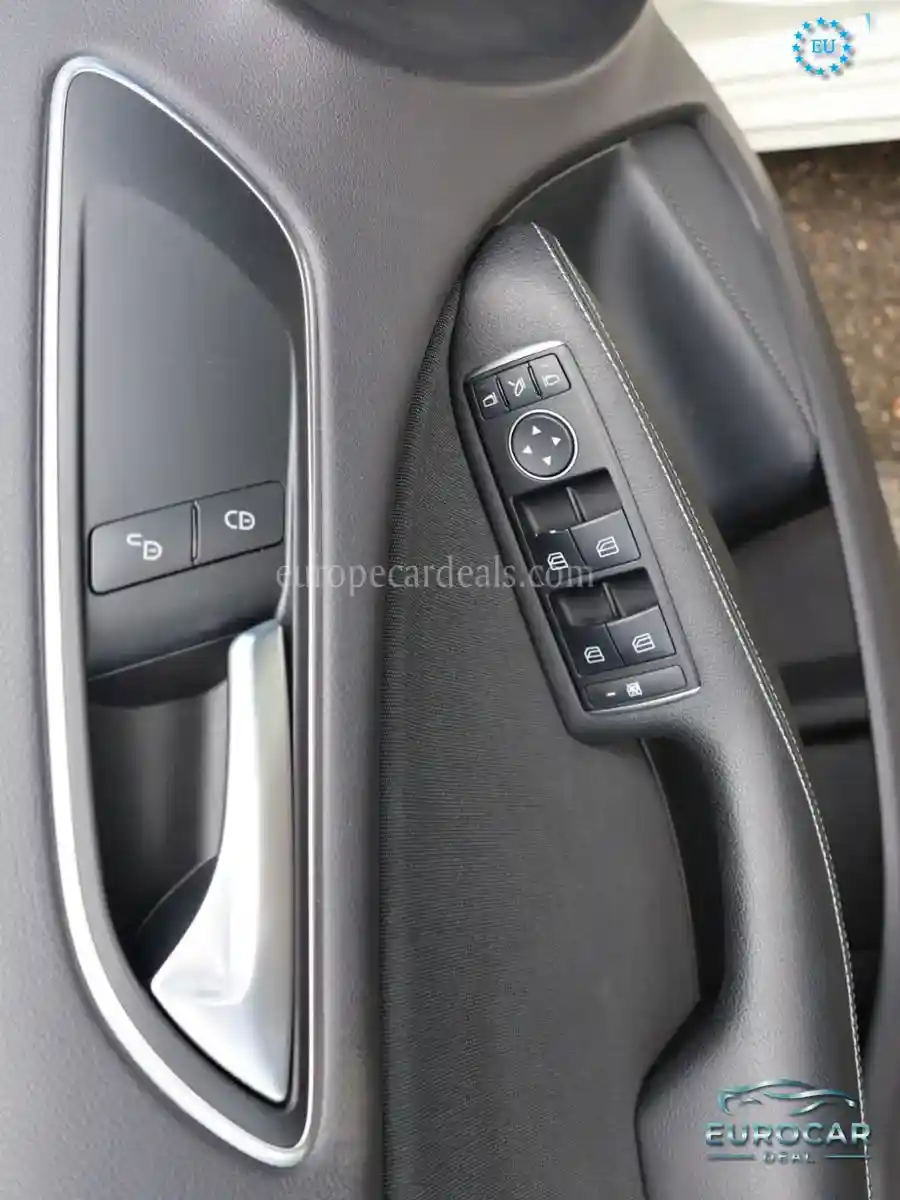 Mercedes-Benz B 180