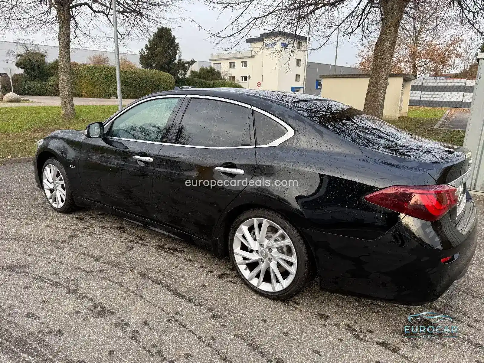 Infiniti Q70