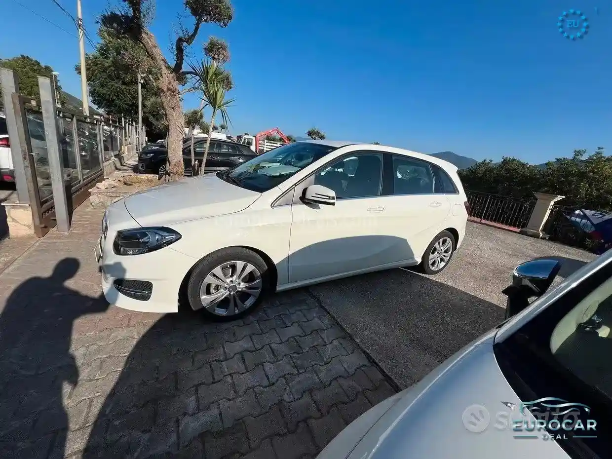 Mercedes-Benz B 180