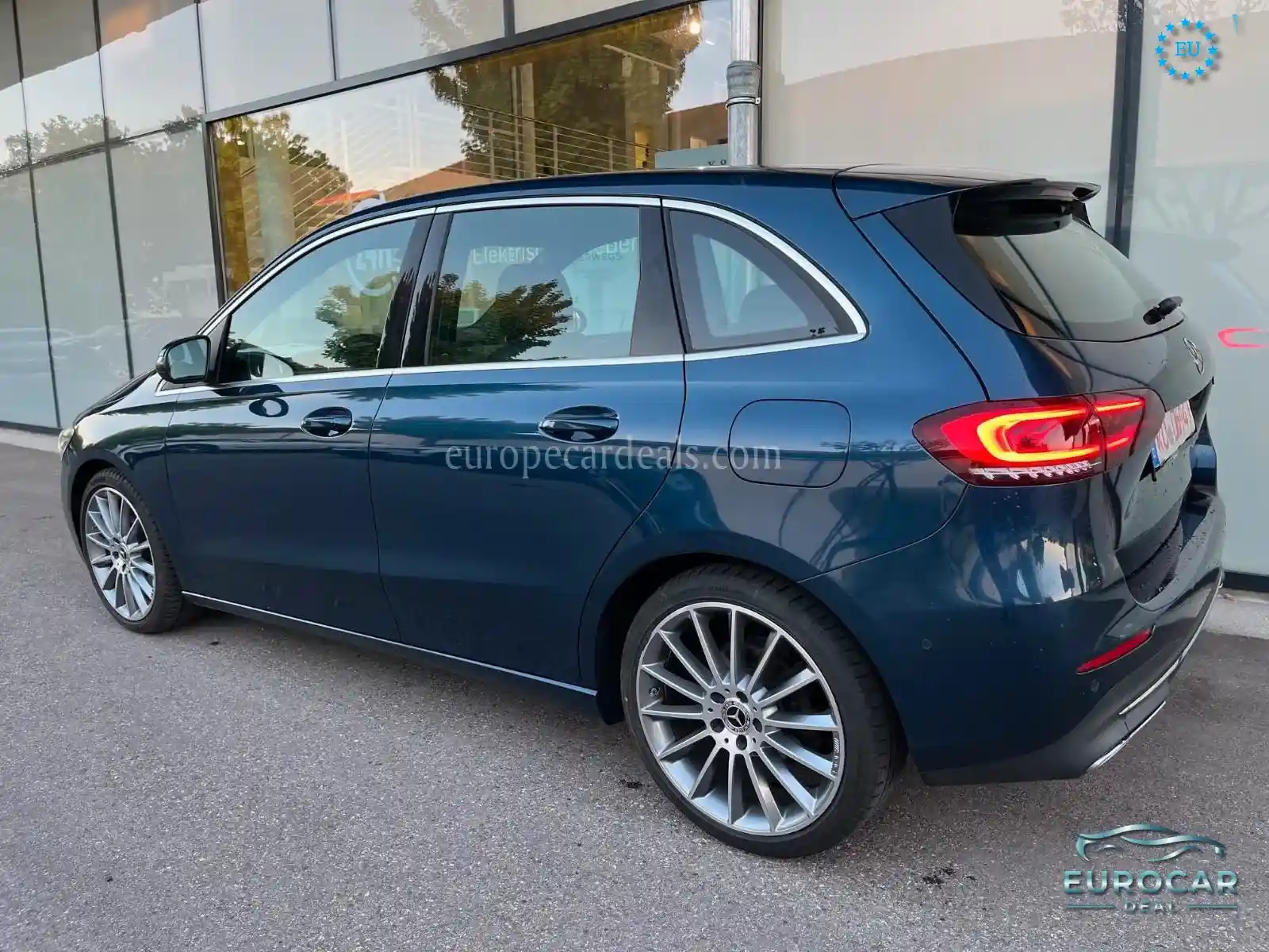 Mercedes-Benz B 180