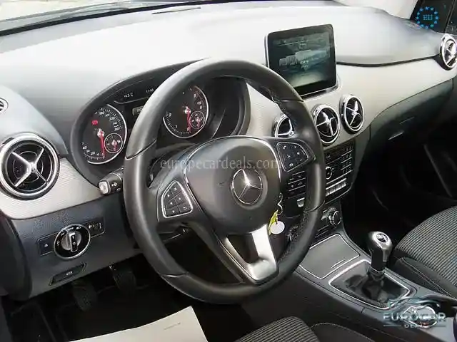 Mercedes-Benz B 180