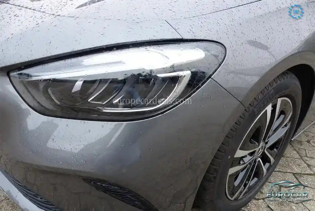 Mercedes-Benz B 180