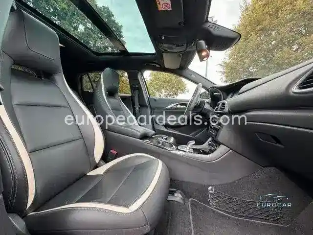 Infiniti Q30