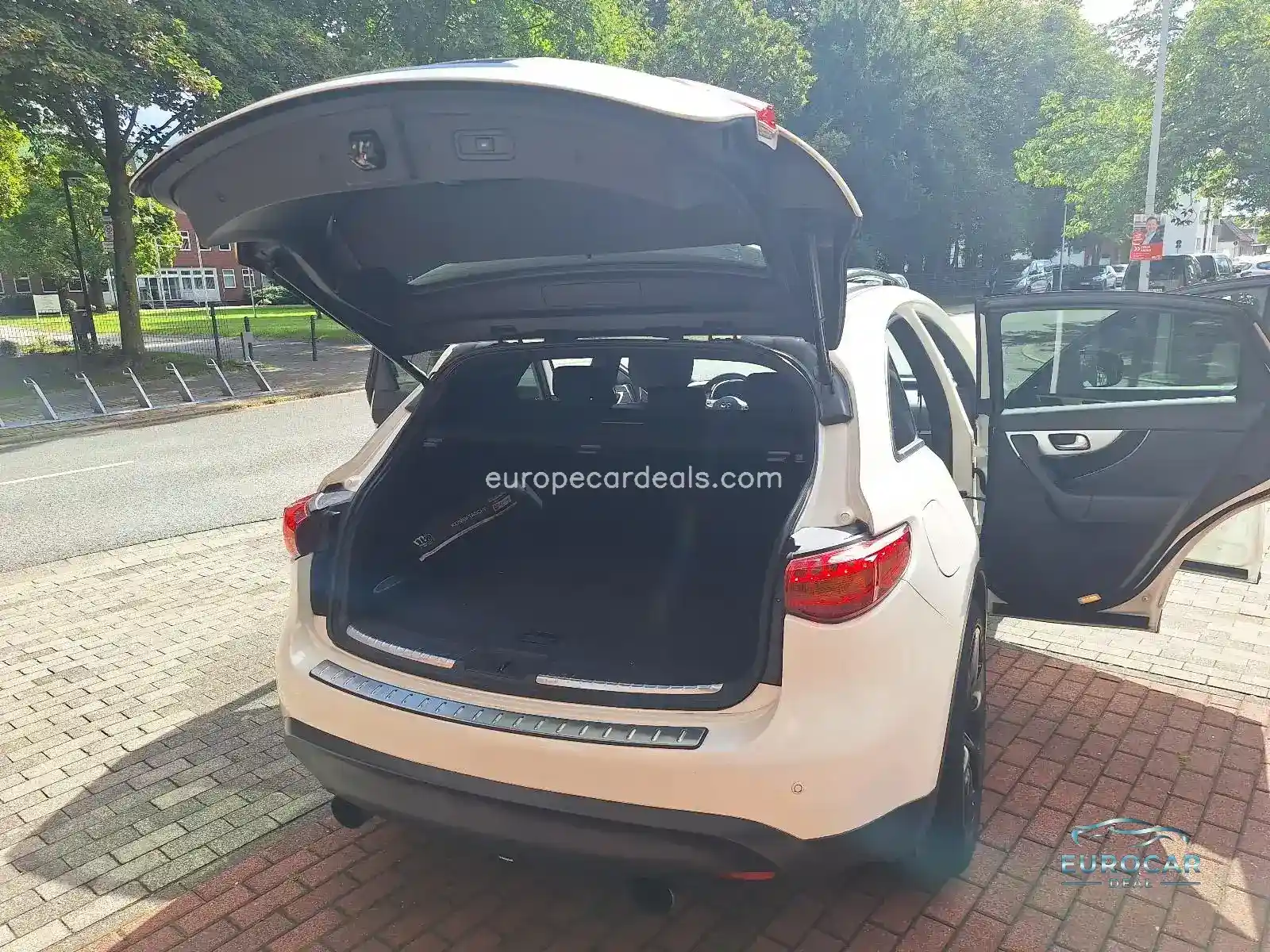 Infiniti QX70