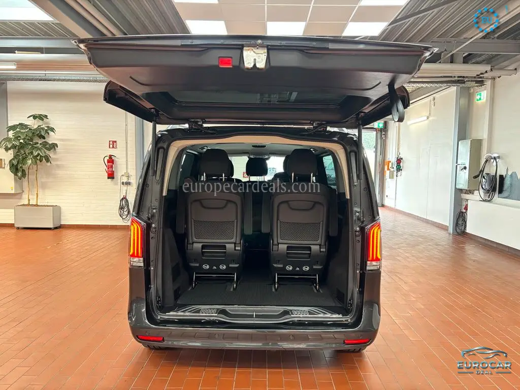Mercedes-Benz V 220