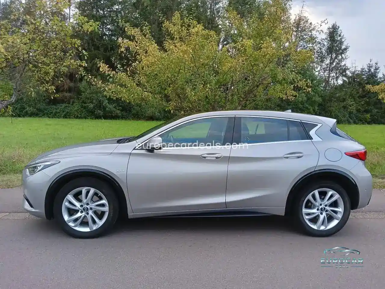 Infiniti Q30