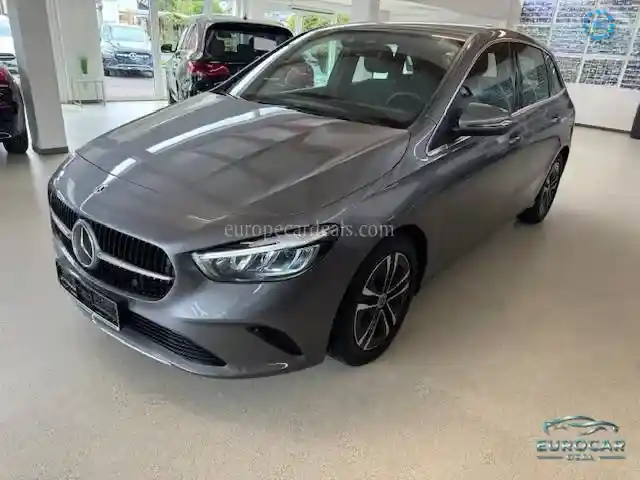 Mercedes-Benz B 180