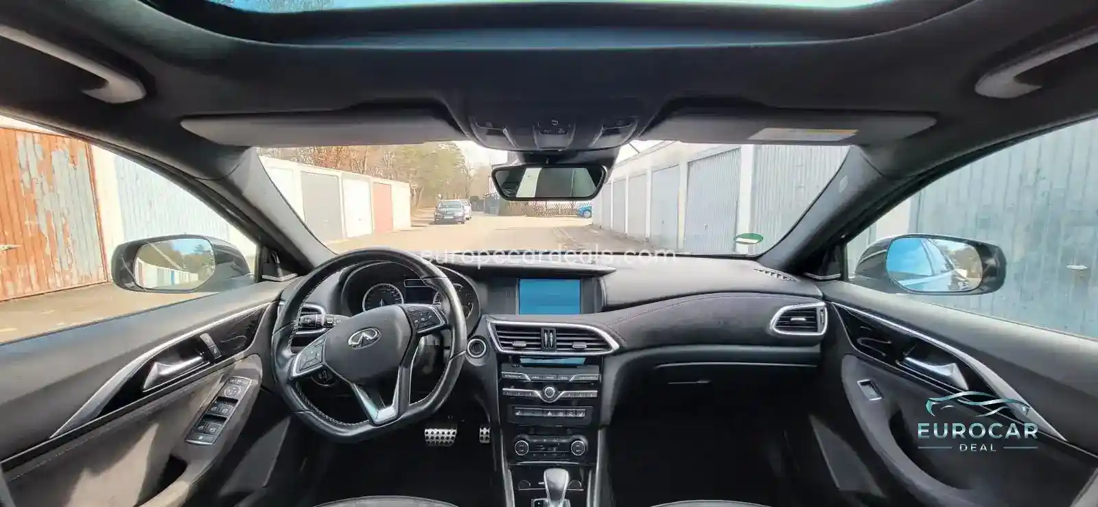 Infiniti Q30