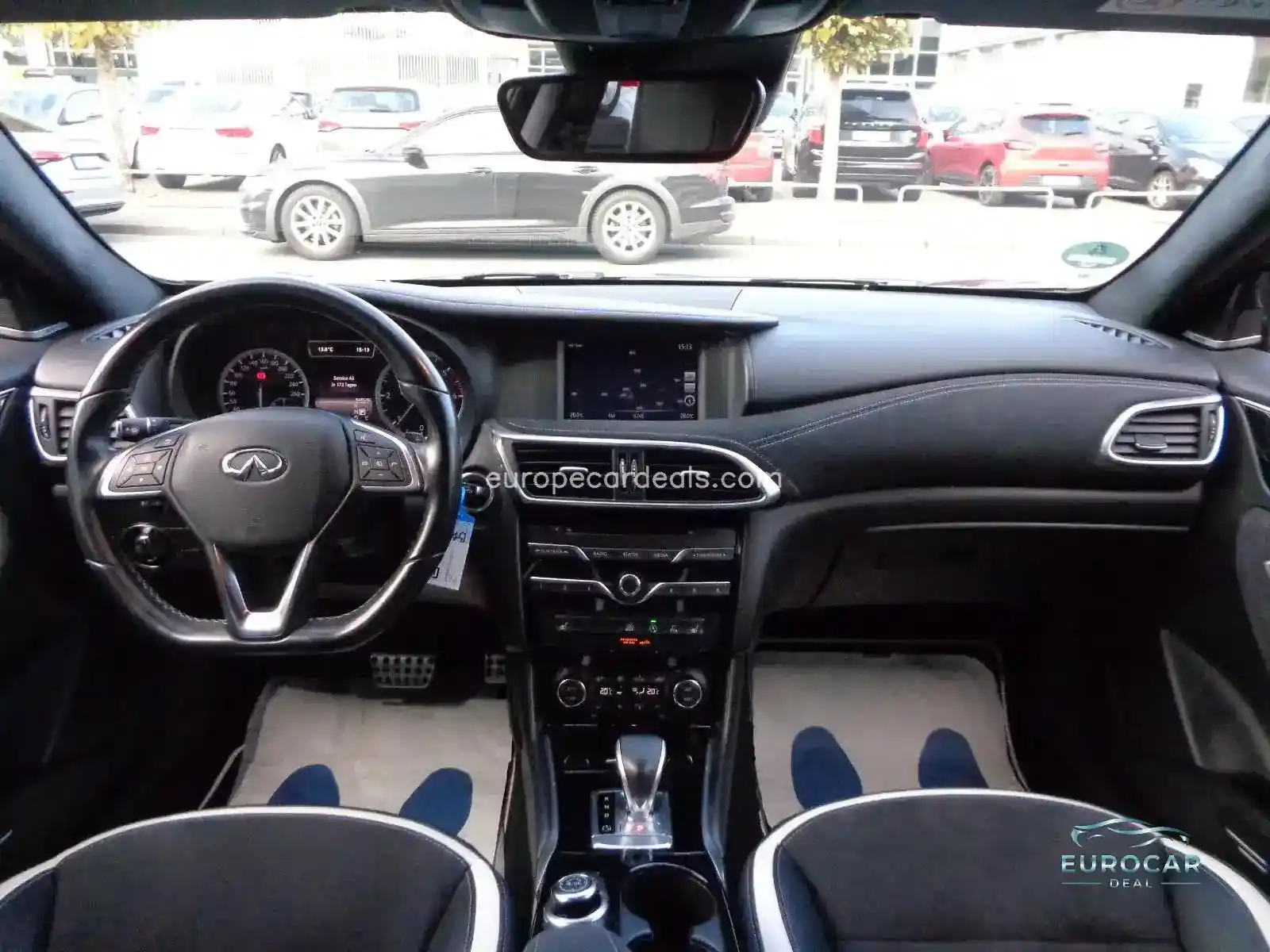 Infiniti Q30