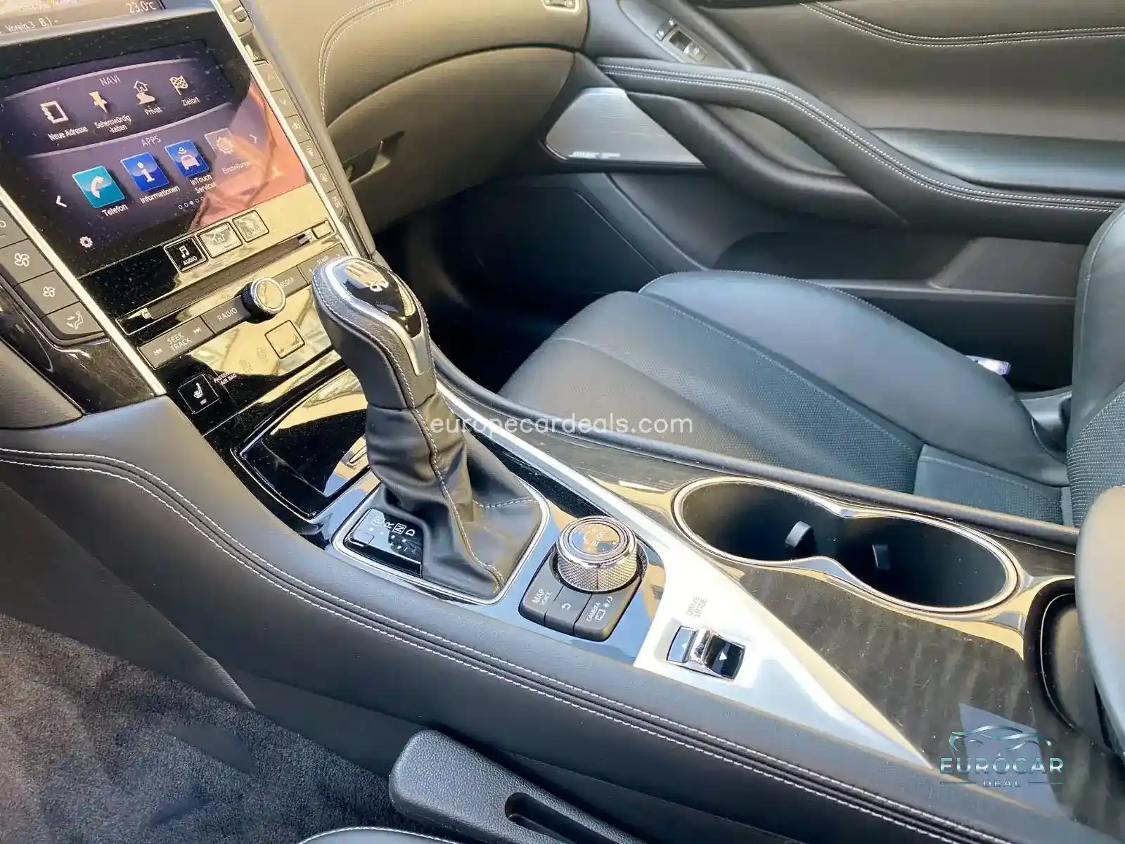 Infiniti Q60