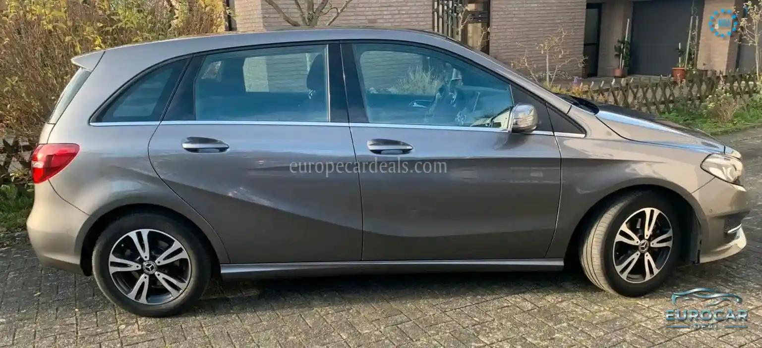 Mercedes-Benz B 180