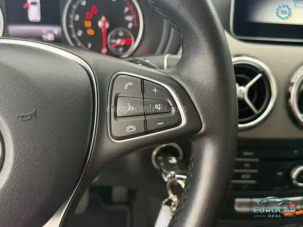 Mercedes-Benz B 180