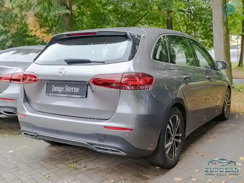 Mercedes-Benz B 180