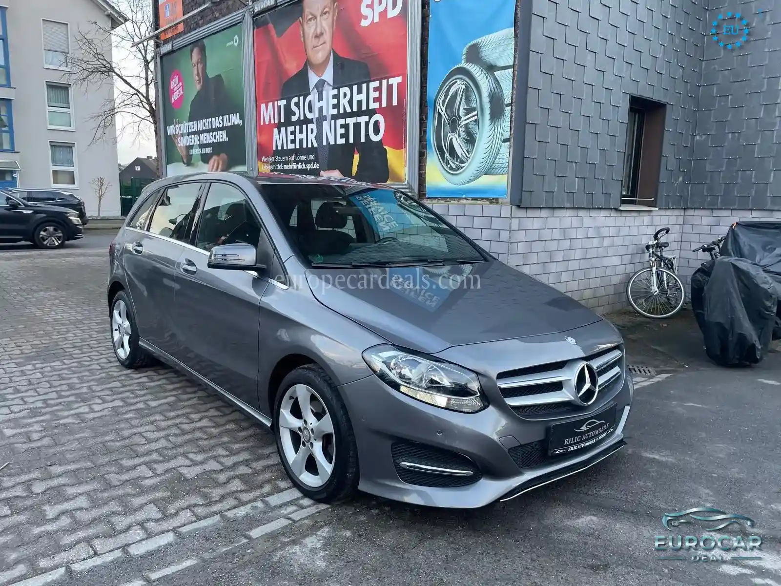 Mercedes-Benz B 180