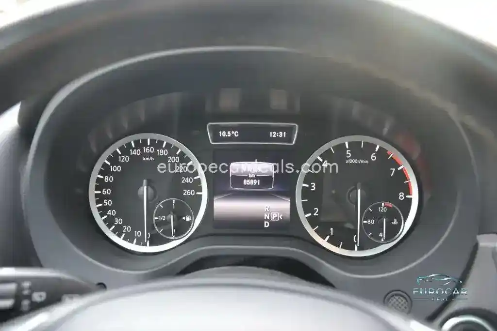 Infiniti Q30