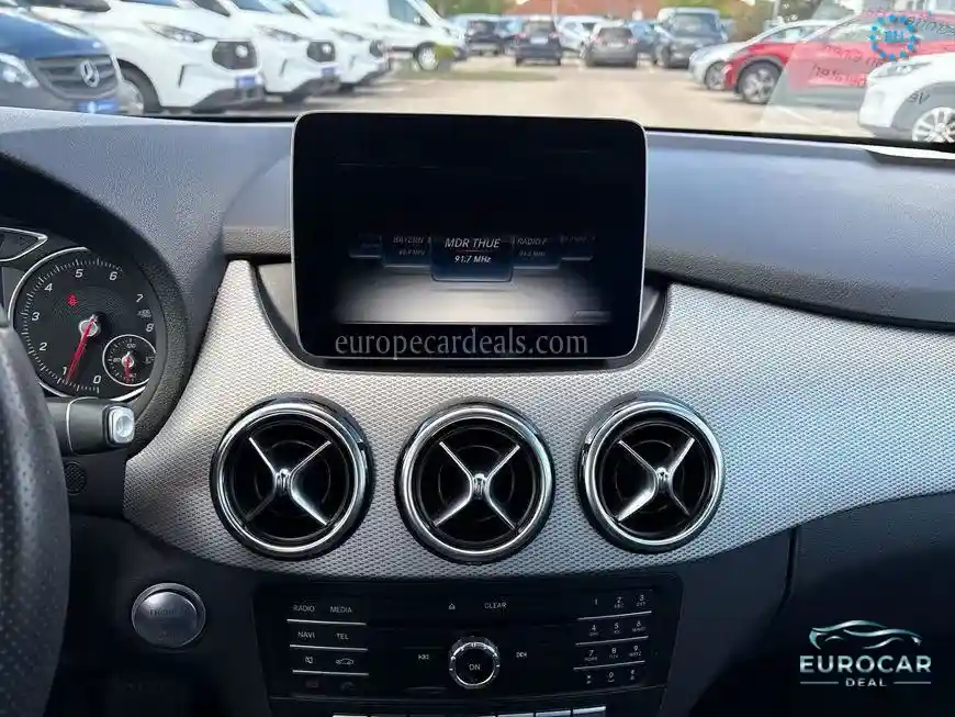 Mercedes-Benz B 180