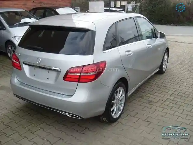 Mercedes-Benz B 220