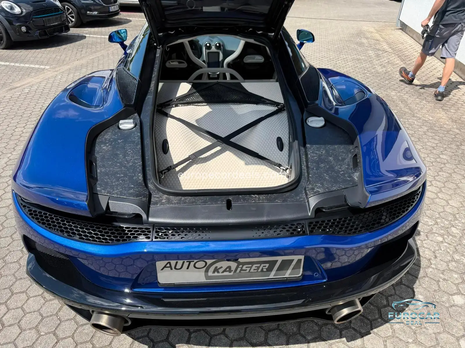 McLaren GT