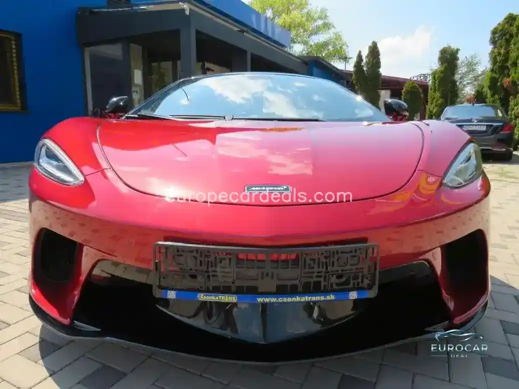 McLaren GT