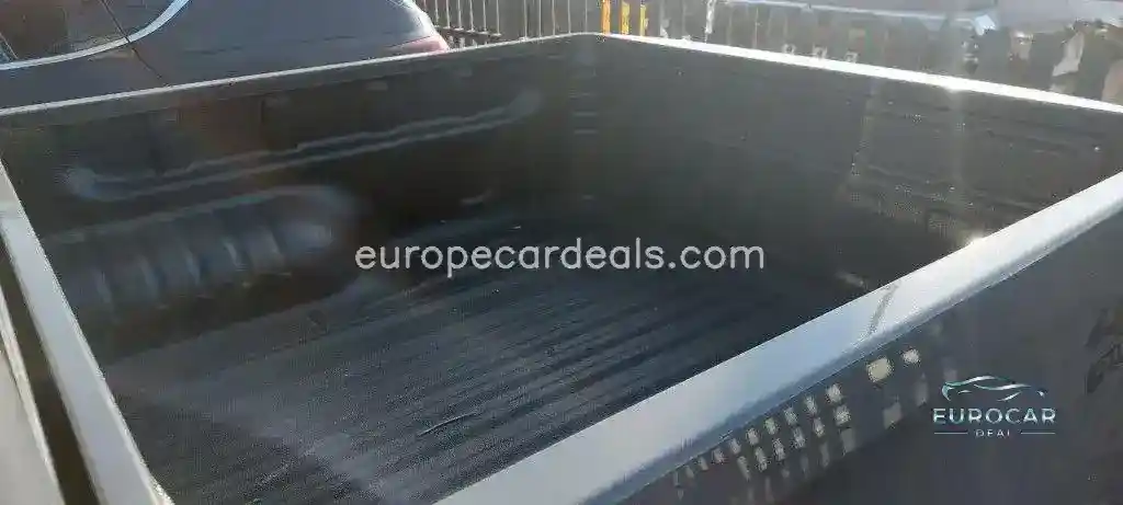 Double Cab 4WD Autm. V-Cross
