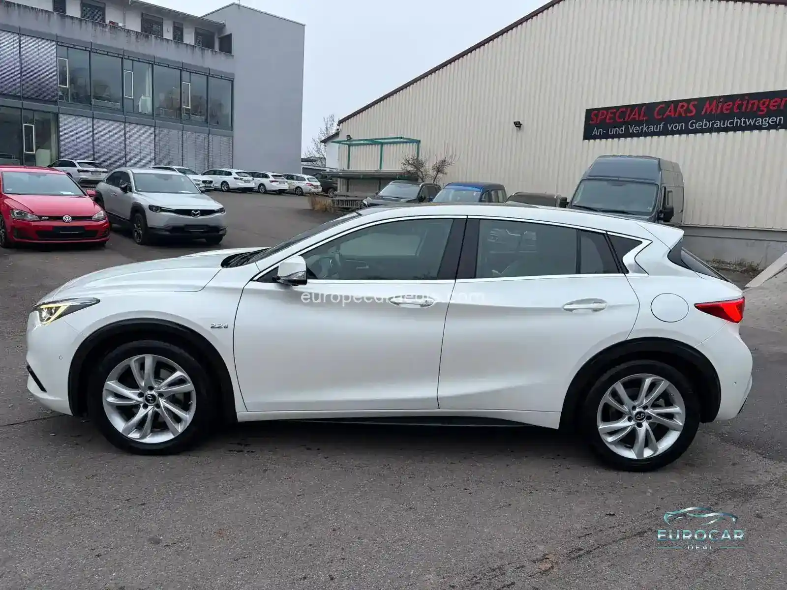 Infiniti Q30