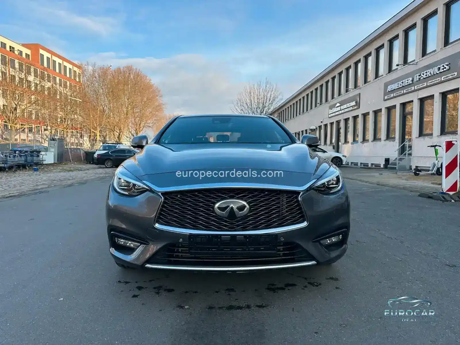 Infiniti Q30
