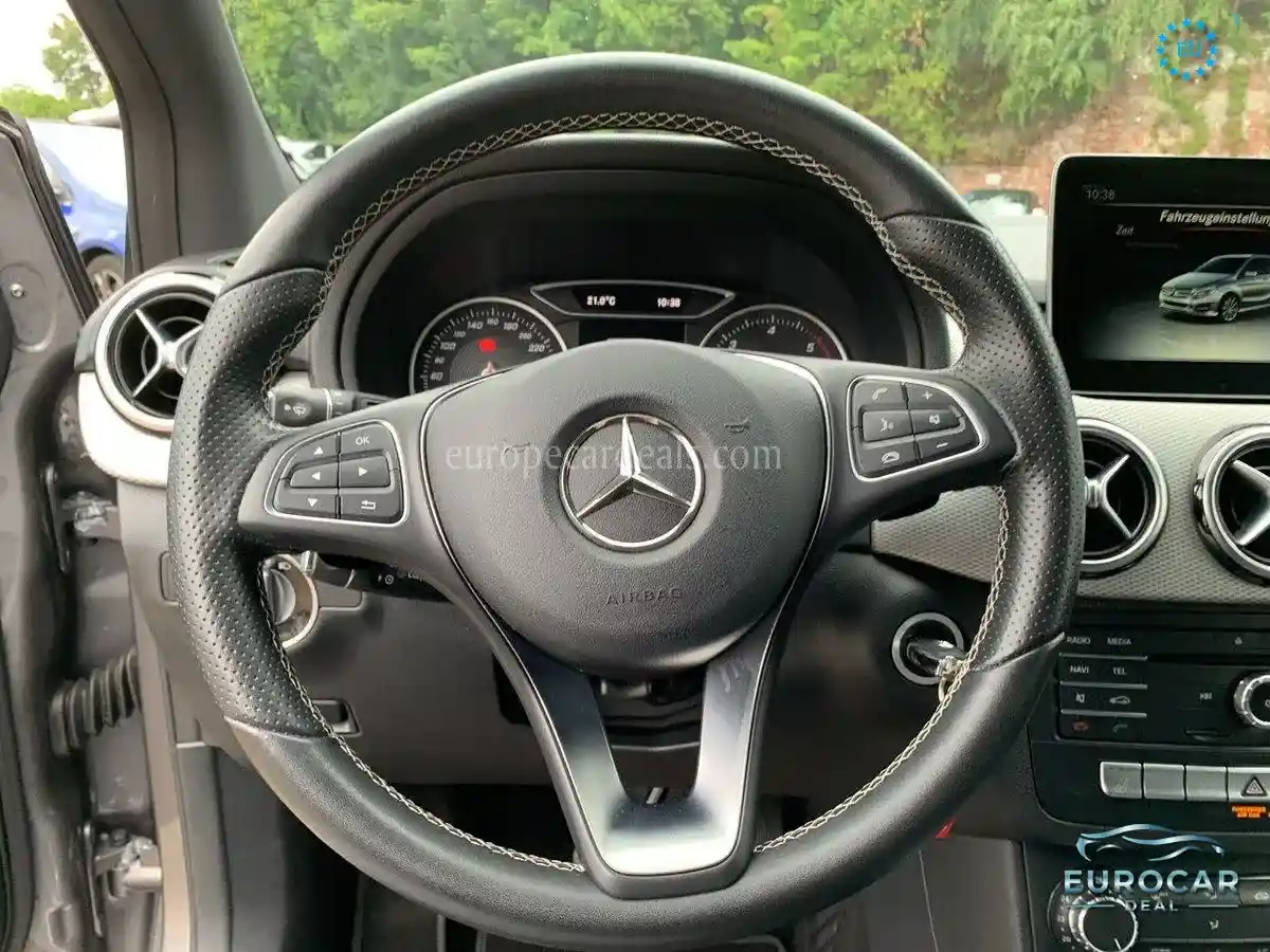 Mercedes-Benz B 180