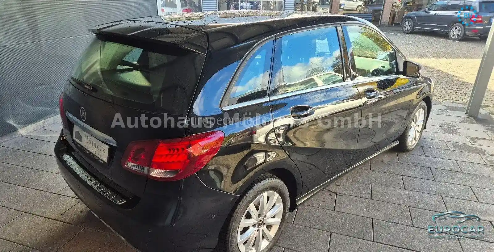 Mercedes-Benz B 180