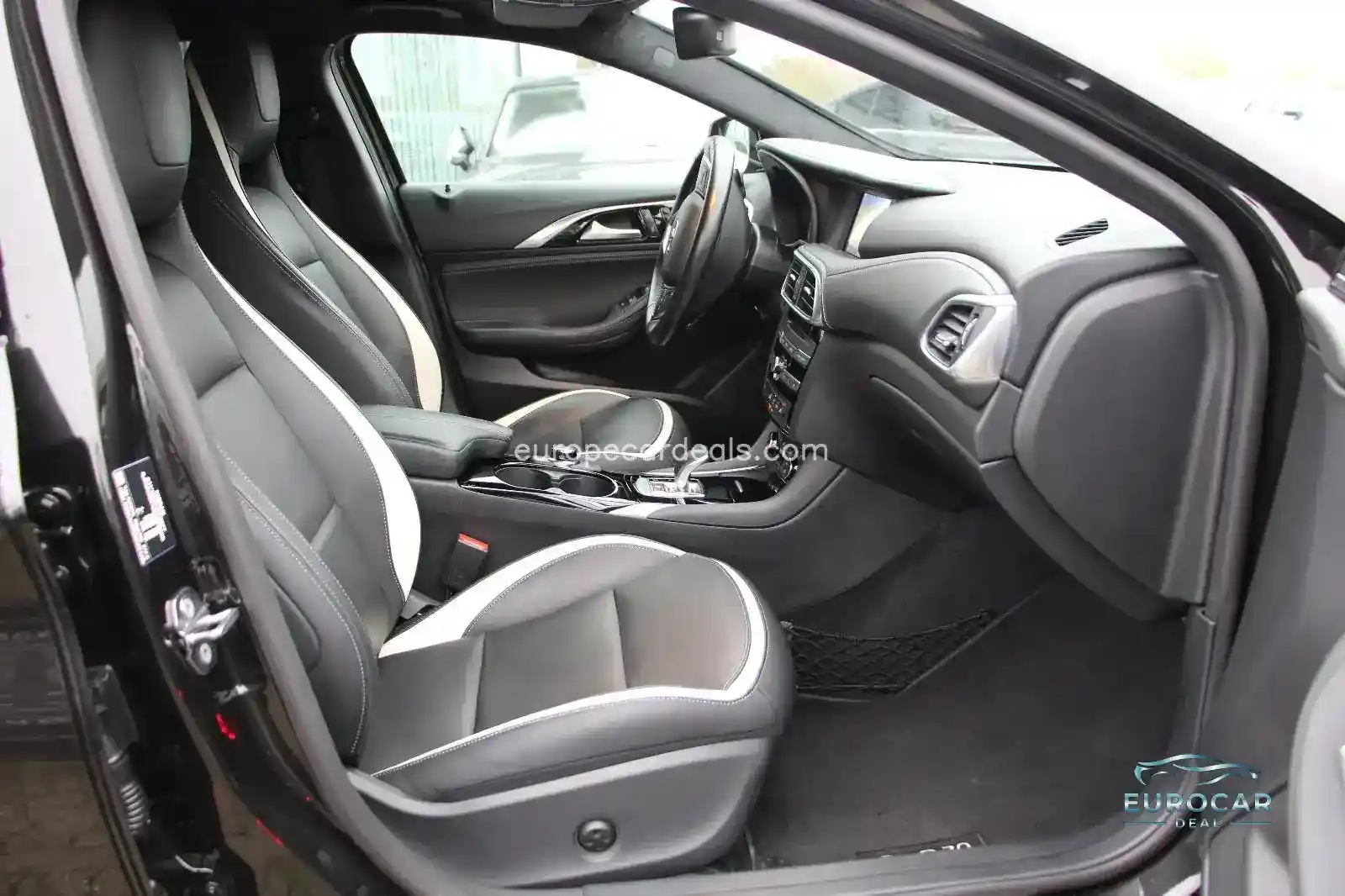 Infiniti Q30