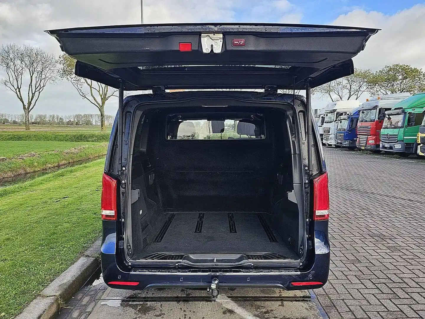 Mercedes-Benz V 250
