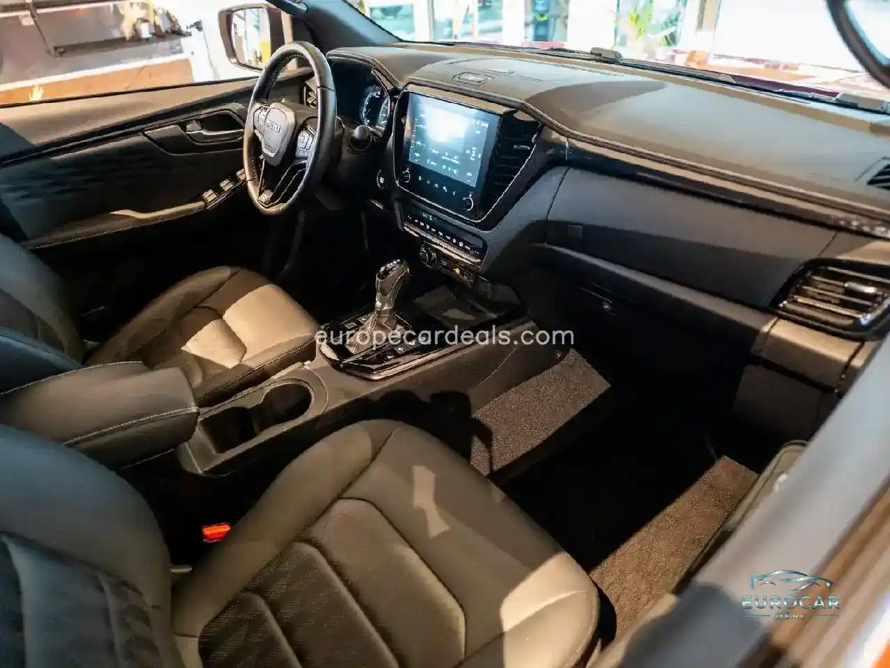 Double Cab 4WD V-CROSS – Neues Modell MJ24
