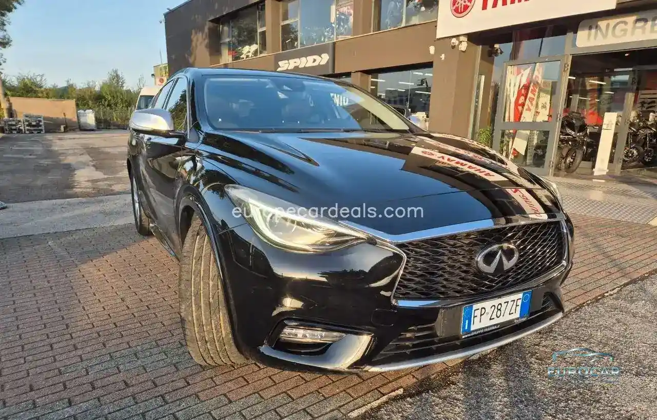 Infiniti Q30