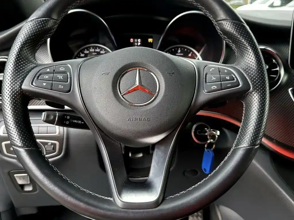Mercedes-Benz V 250
