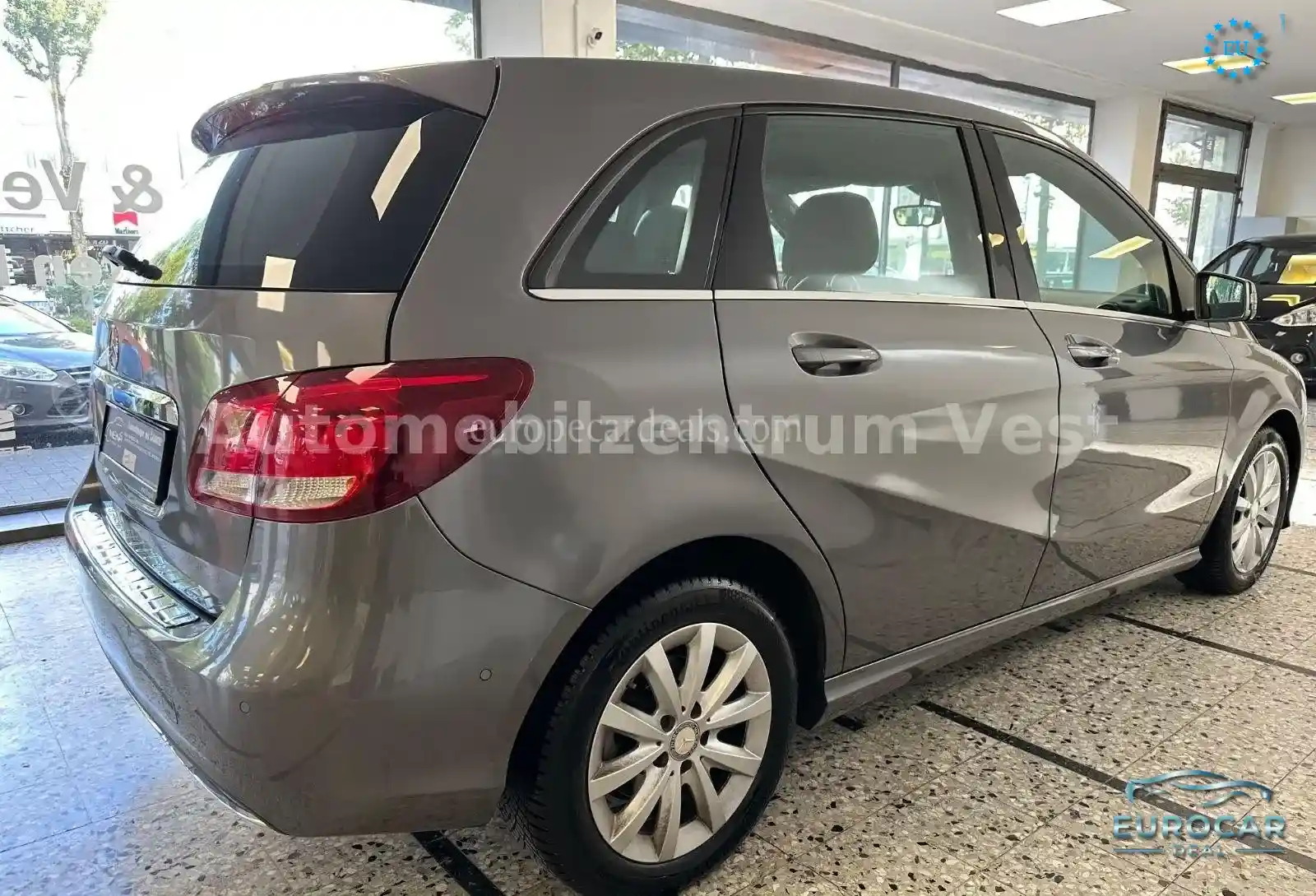 Mercedes-Benz B 180