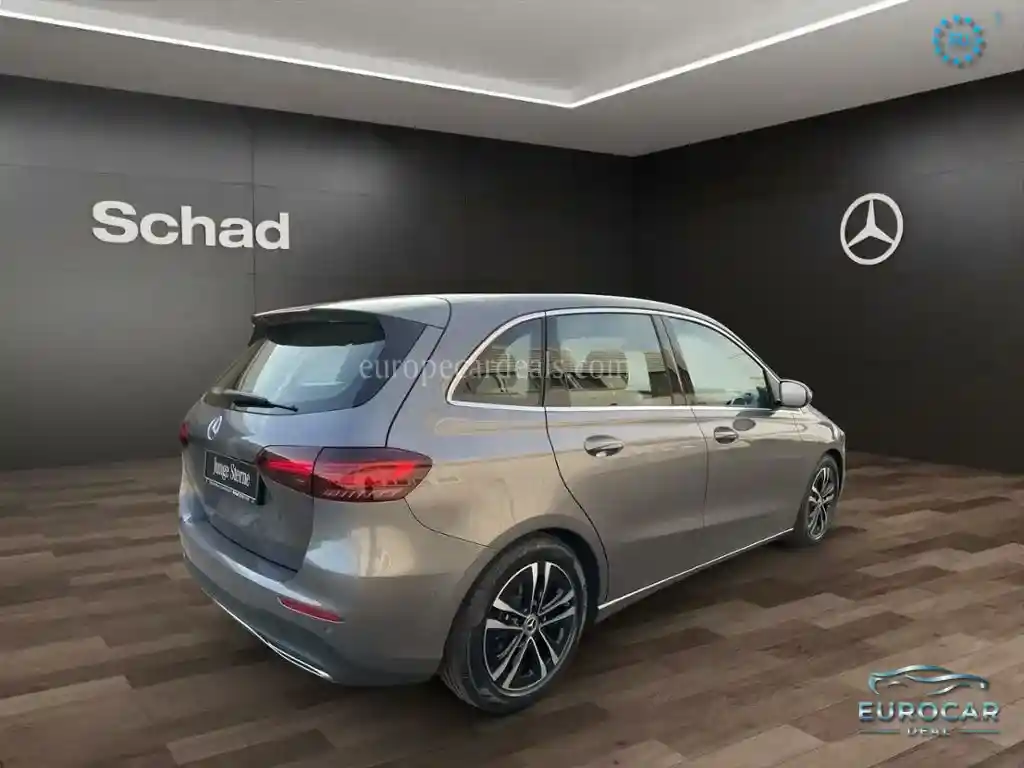 Mercedes-Benz B 180