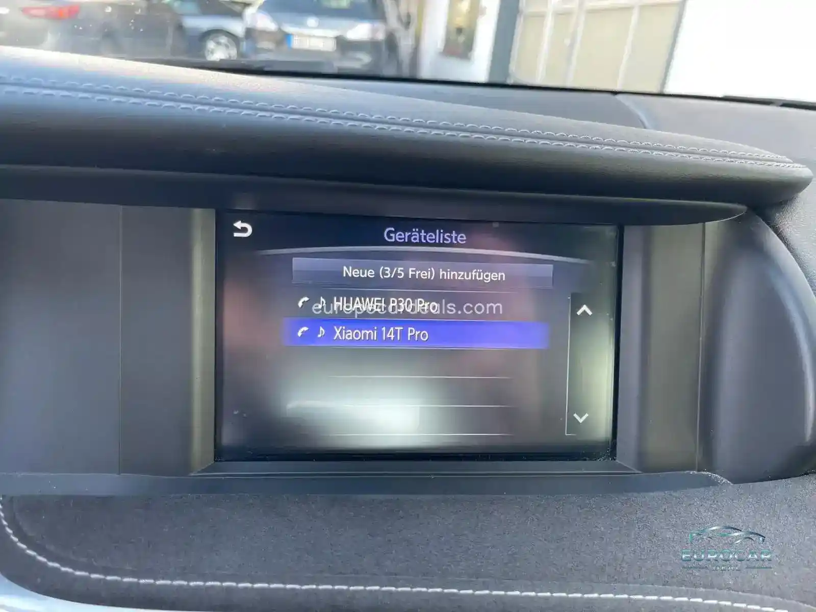 Infiniti Q30