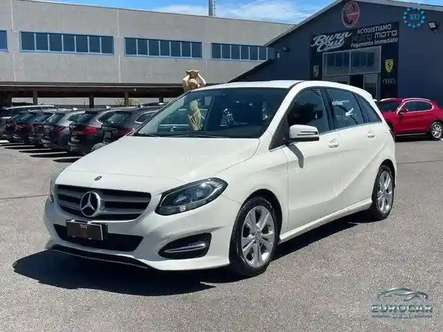 Mercedes-Benz B 180