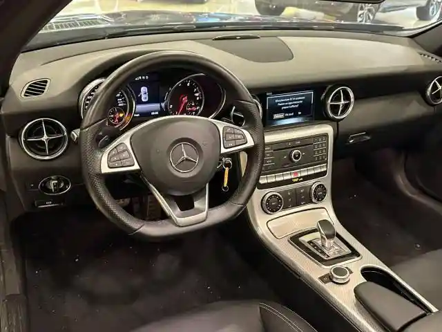 Mercedes-Benz SLC 200