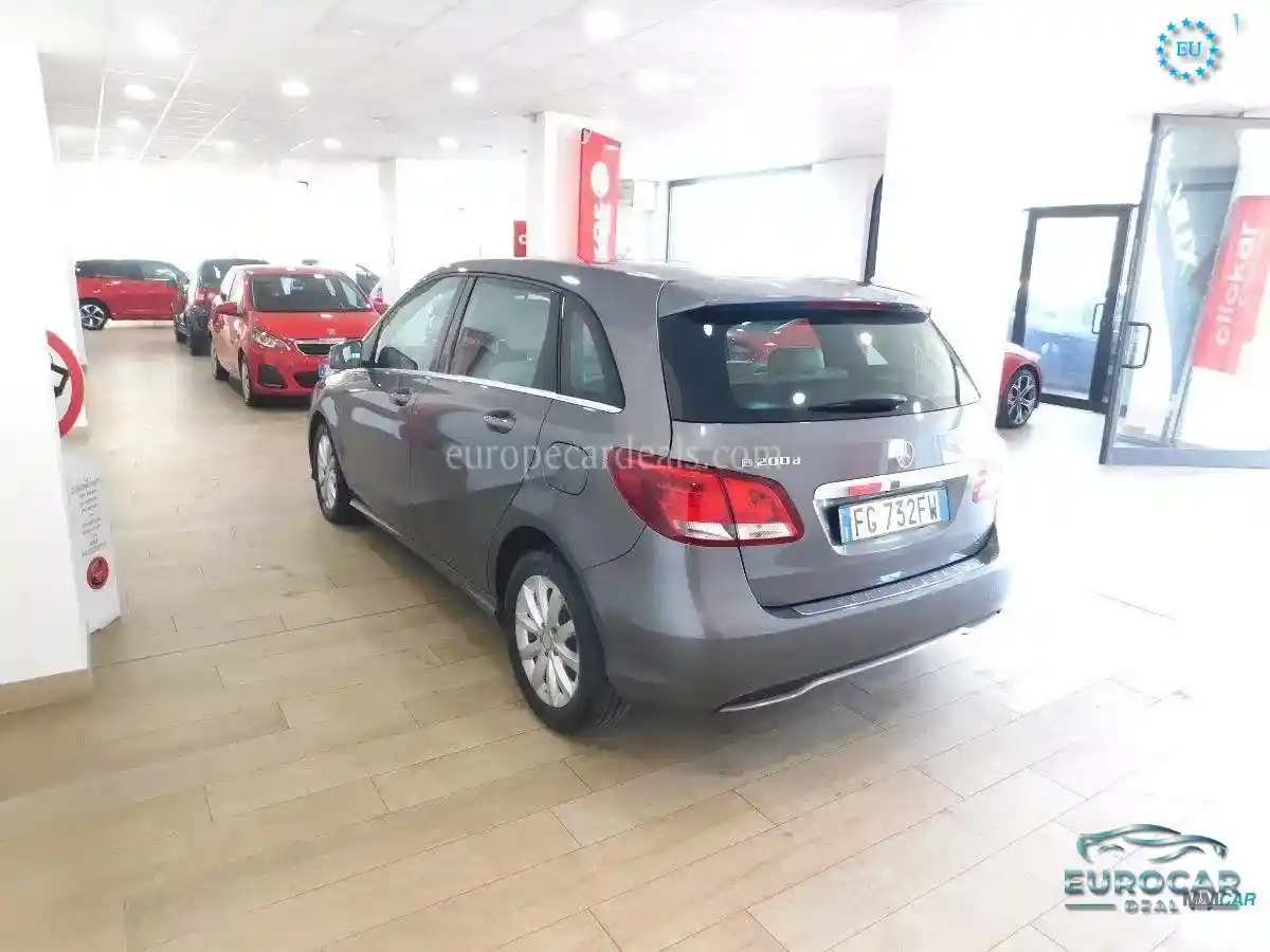 Mercedes-Benz B 200