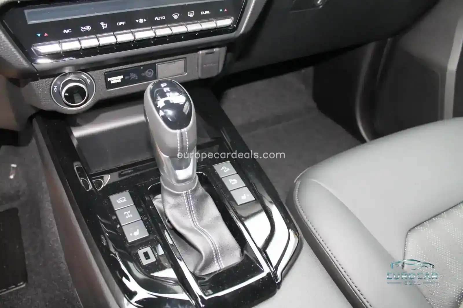 Double Cab 4WD V-CROSS Automatik