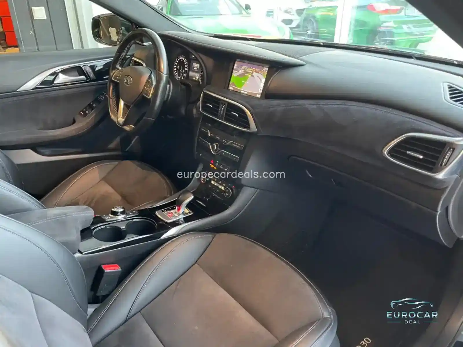Infiniti Q30