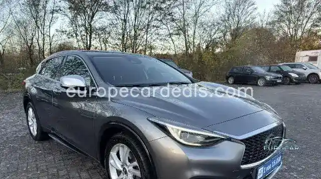 Infiniti Q30
